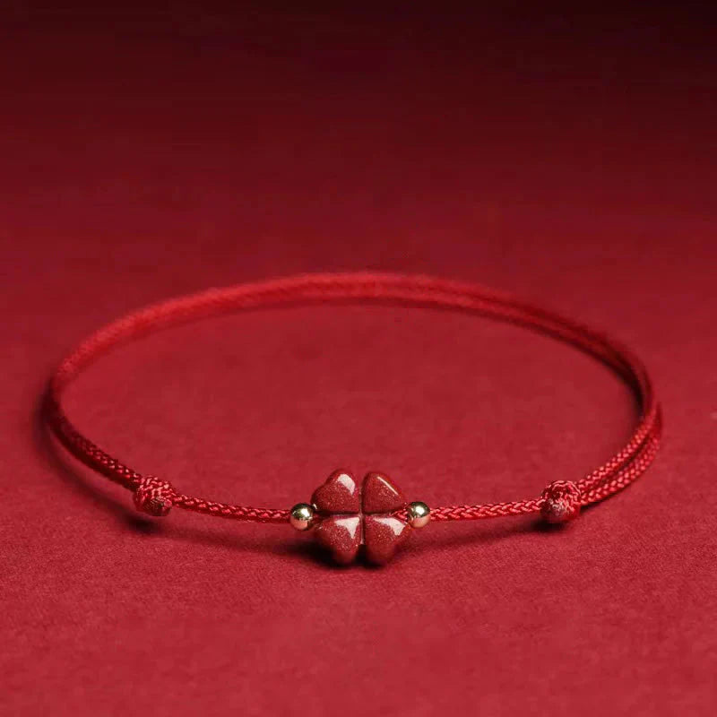 Grátis - Pulseira Trevo da Sorte em Cinábrio