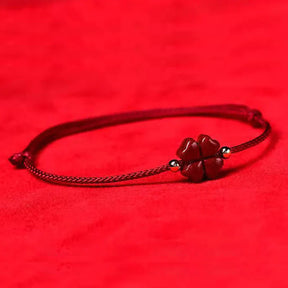 Grátis - Pulseira Trevo da Sorte em Cinábrio